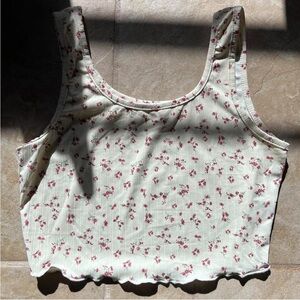 SHEIN Cream and Pink/Red Floral Crop Tank Top